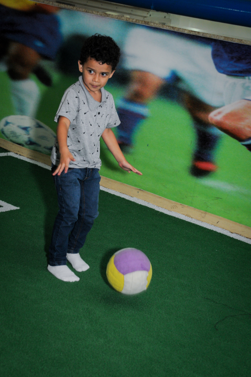jogo de futebol no Buffet Comics, festa infantil, aniversário de Matheus 1 ano, tema da festa O pequeno príncipe