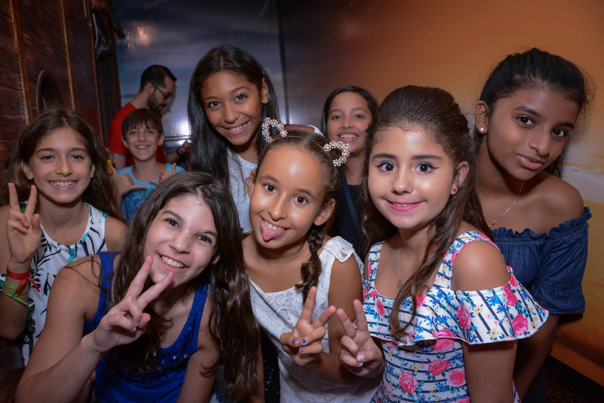 Fotografia de caretas no Escape Home, Alphaville, São Paulo, Luana 10 anos