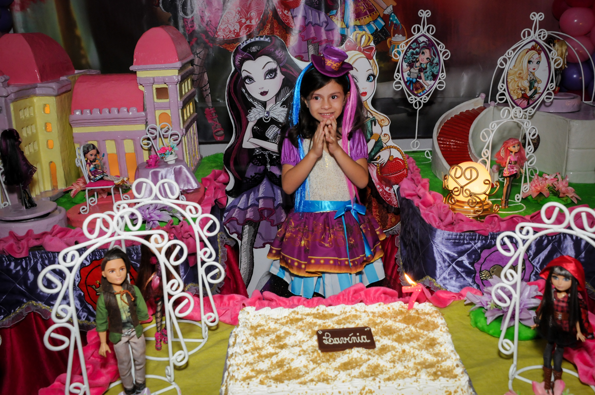 Alegria na hora do parabéns no Festa infantil, Buffet Fábrica da Alegria, aniversário de Laínia 7 anos, tema da festa Monster High
