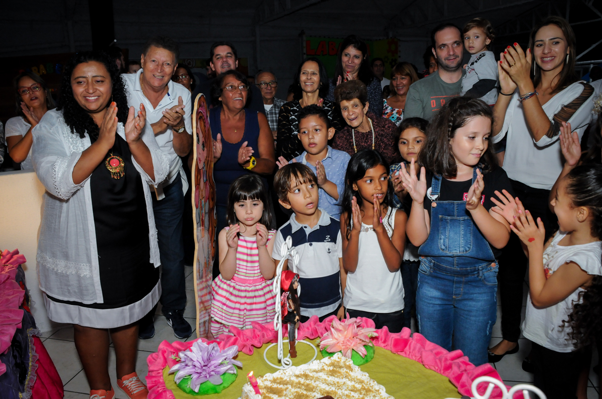 turma reunida no Festa infantil, Buffet Fábrica da Alegria, aniversário de Laínia 7 anos, tema da festa Monster High