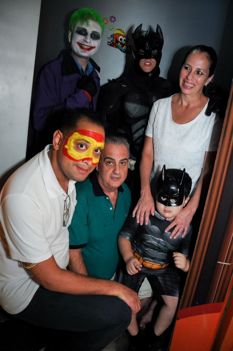 saída da máquina do parabéns no Buffet Fábrica da Alegria, festa Infantil, aniversário de Gregório 5 anos, tema da festa Batman