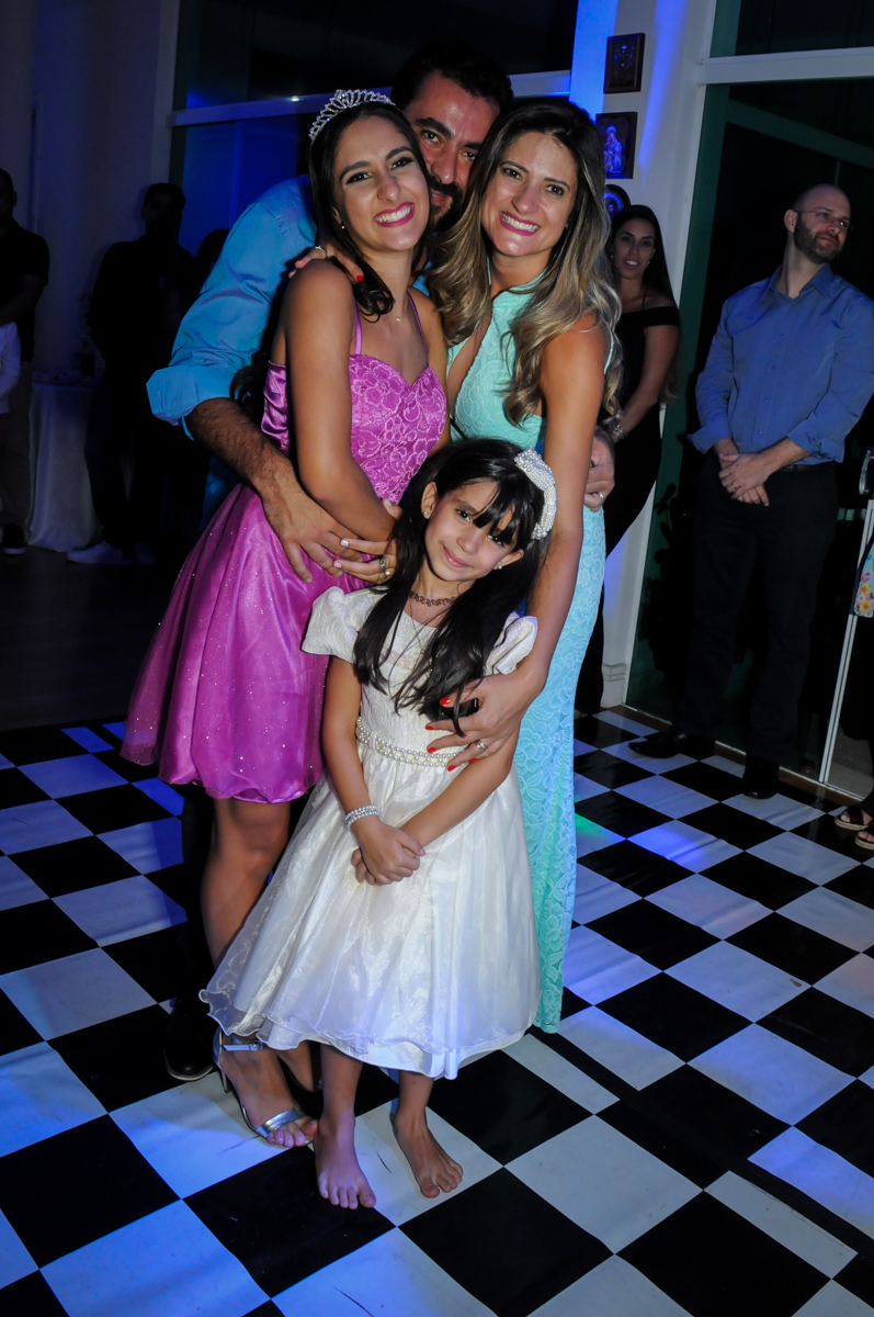 foto de família no Condomínio Alphaville, festa 15 anos Maria Eduard 15 anos