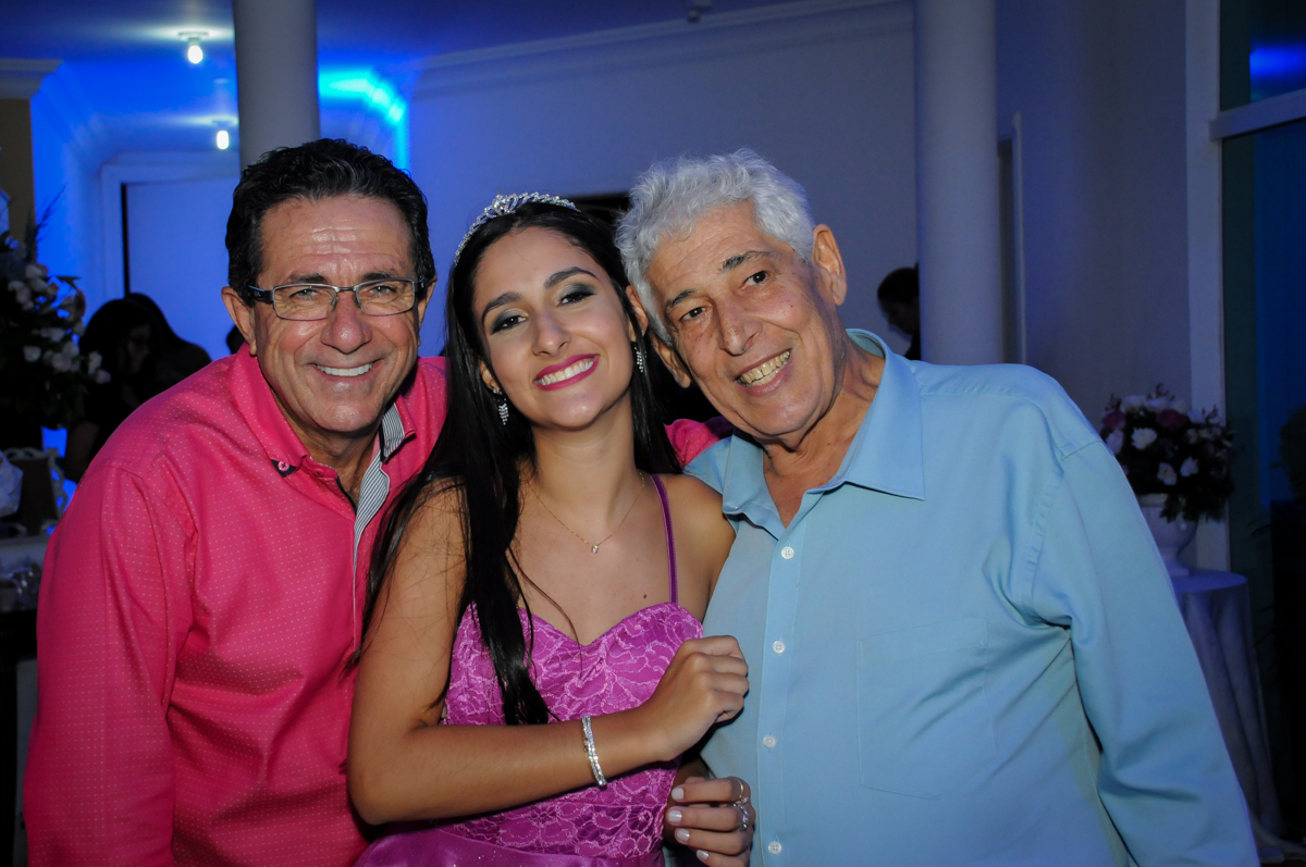 foto com o vô no Condomínio Alphaville, festa 15 anos Maria Eduard 15 anos