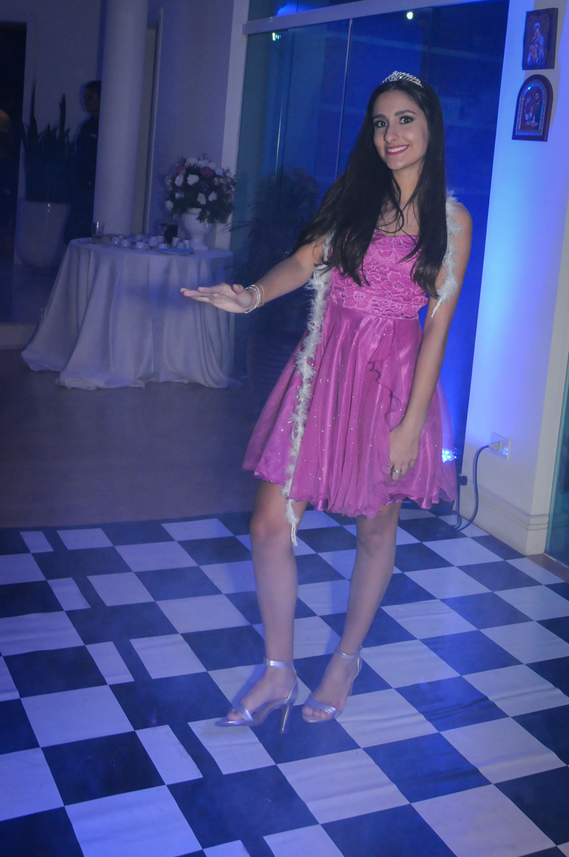 Balada animada no Condomínio Alphaville, festa 15 anos Maria Eduard 15 anos