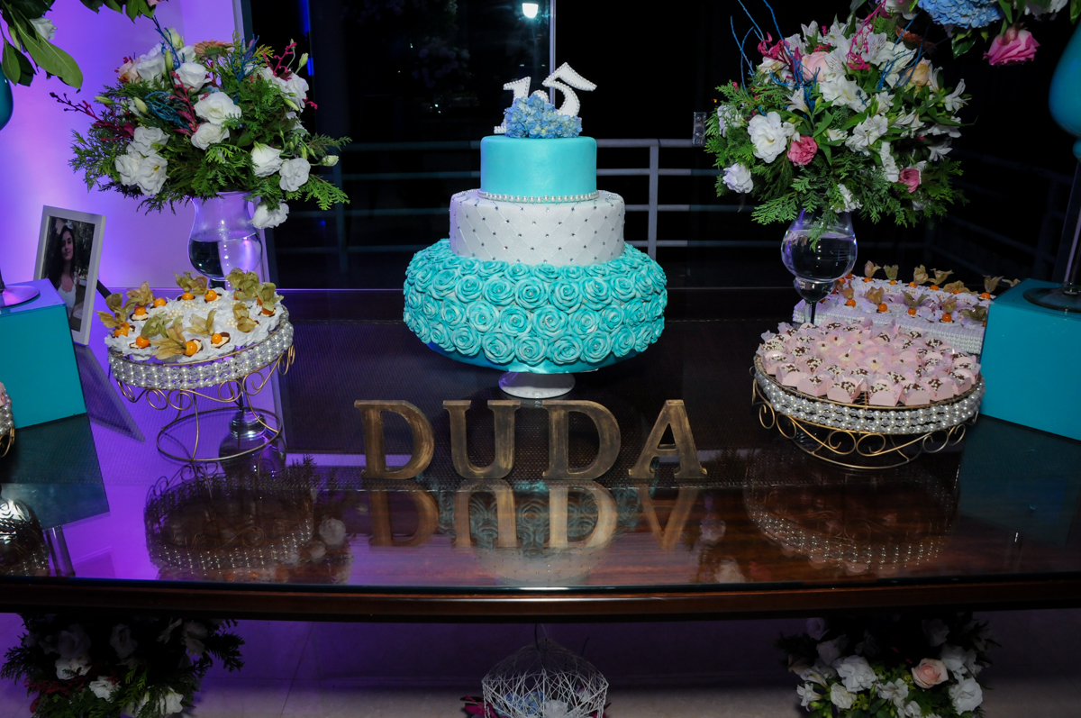 bolo de 15 anos no Condomínio Alphaville, festa 15 anos Maria Eduard 15 anos