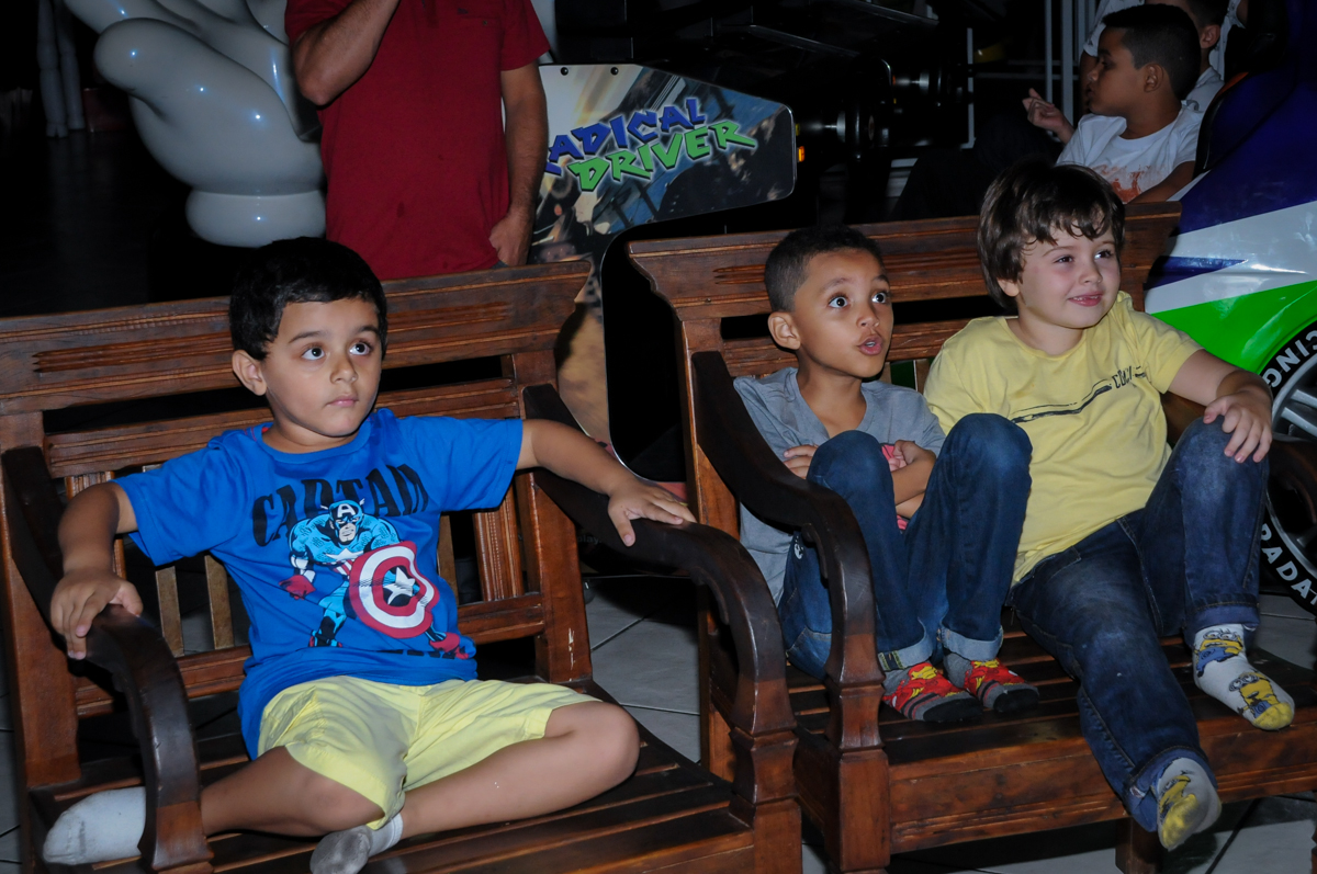 todos gostam da retrospectiva no Buffet Fábrica da Alegria, Osasco,SP, festa infantil, tema os vingadores, Lucas 5 anos