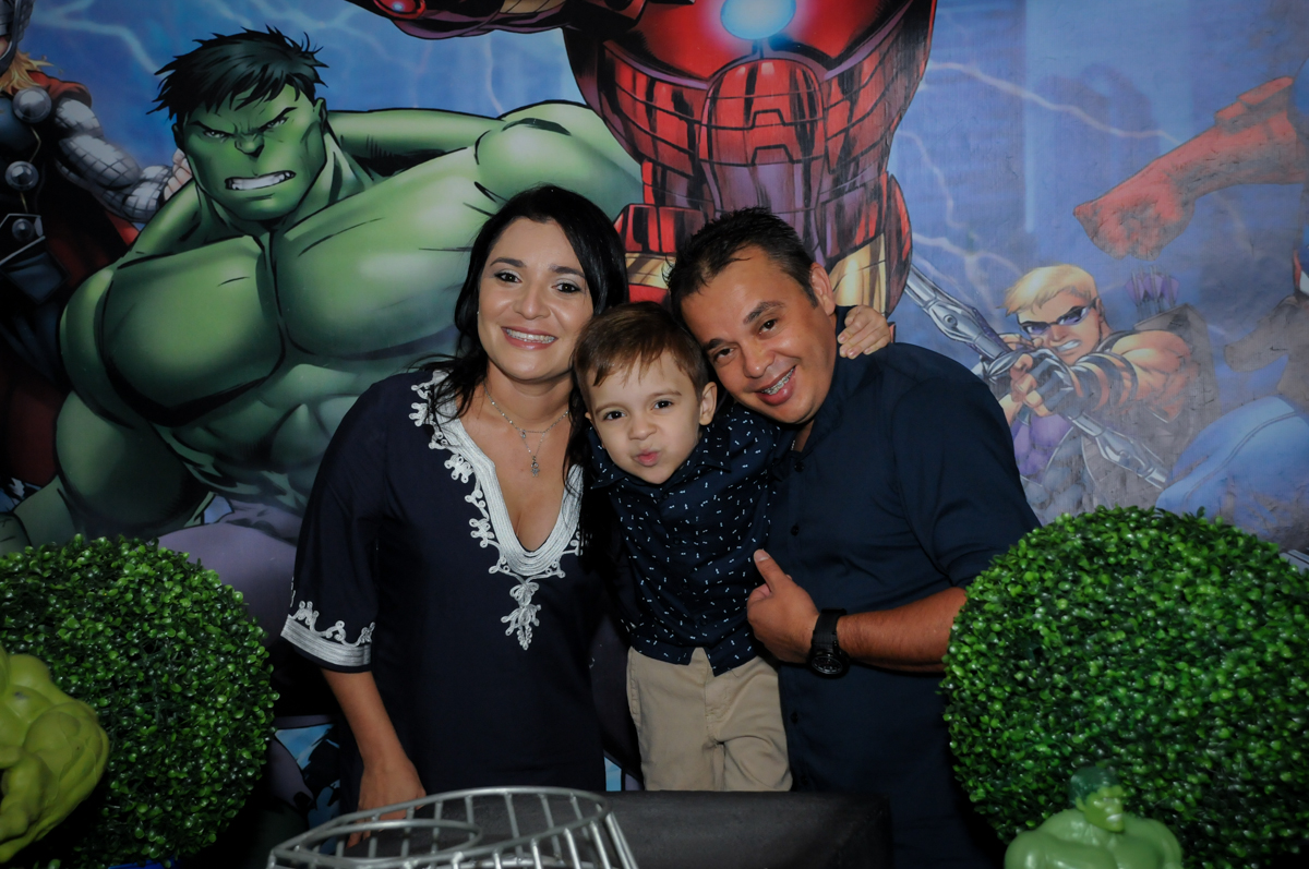 fotografia da família no Buffet Fábrica da Alegria, Osasco,SP, festa infantil, tema os vingadores, Lucas 5 anos