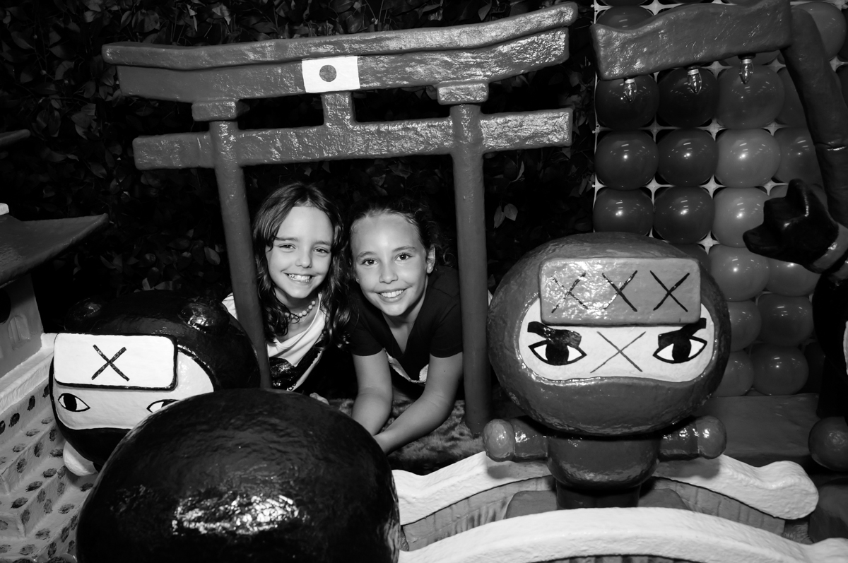 Fotografia das gêmeas no Buffet Rá Tim Boom,SP, festa infantil, tema pucca