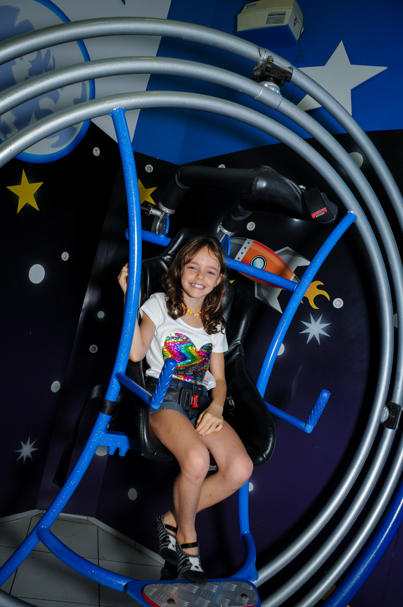 aniversariante no brinquedo no Buffet Rá Tim Boom,SP, festa infantil, tema pucca