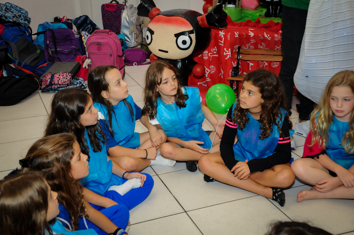 sentados para começar as brincadeiras