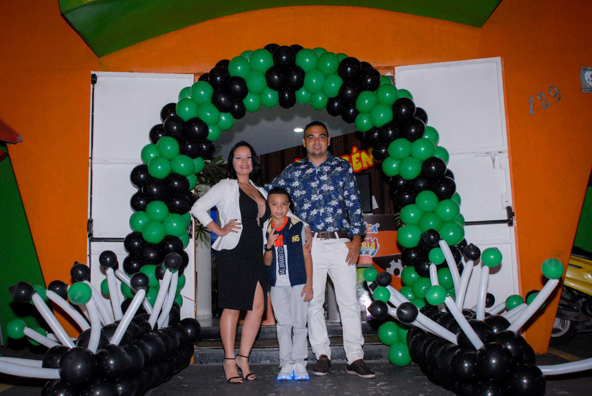 fotografia da família na Aniversário infantil, festa de Guilherme 7 anos tema da mesa minicraft, no Buffet Fábrica da Alegria, Morumbi,SP