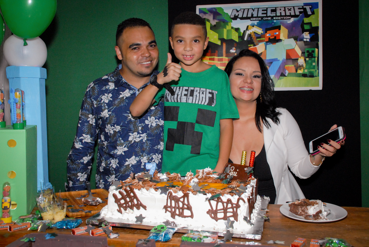 final da festa na Aniversário infantil, festa de Guilherme 7 anos tema da mesa minicraft, no Buffet Fábrica da Alegria, Morumbi,SP
