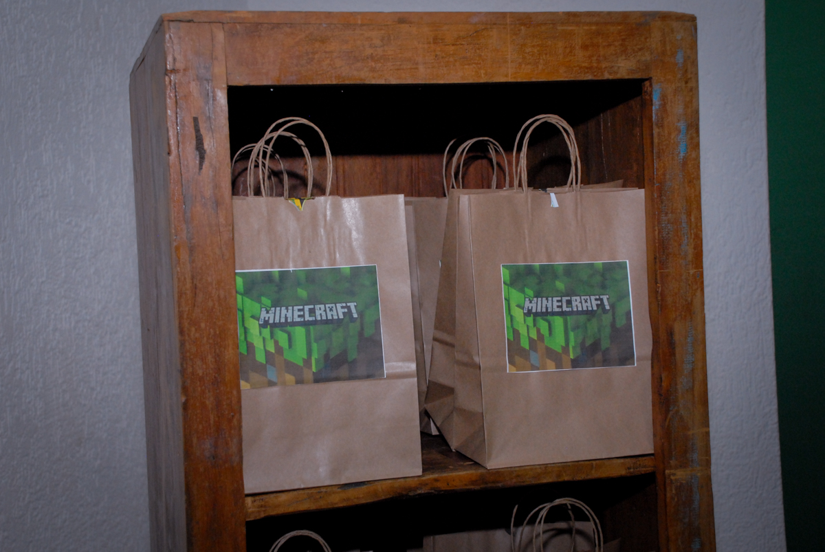 lembrancinha dos convidados da Aniversário infantil, festa de Guilherme 7 anos tema da mesa minicraft, no Buffet Fábrica da Alegria, Morumbi,SP
