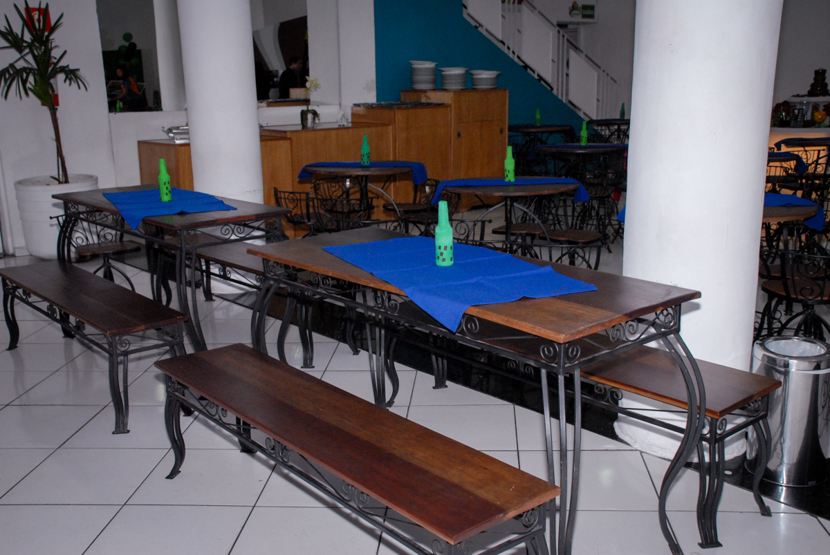 mesas decoradas na Aniversário infantil, festa de Guilherme 7 anos tema da mesa minicraft, no Buffet Fábrica da Alegria, Morumbi,SP