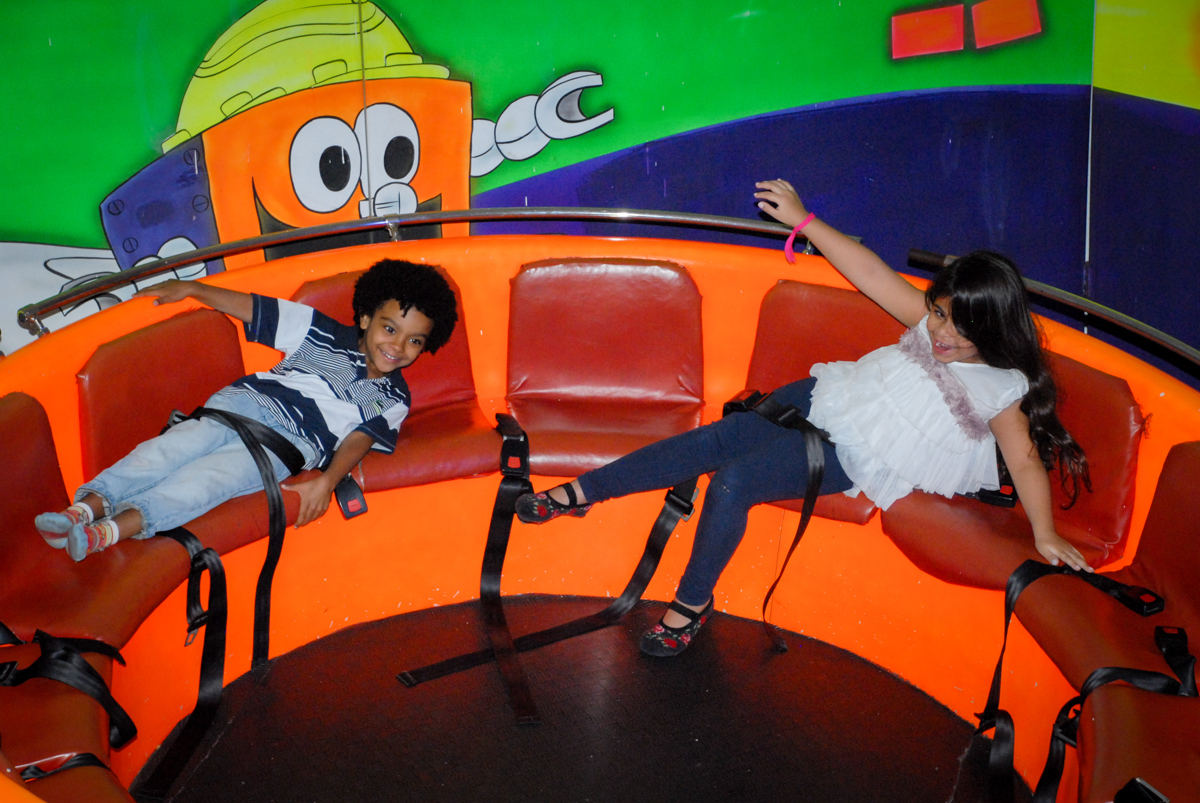 bagunça no labamba na Festa infantil, festa de Vinícius 10 anos tema da mesa minicraft, no Buffet Fábrica da Alegria, Morumbi,SP