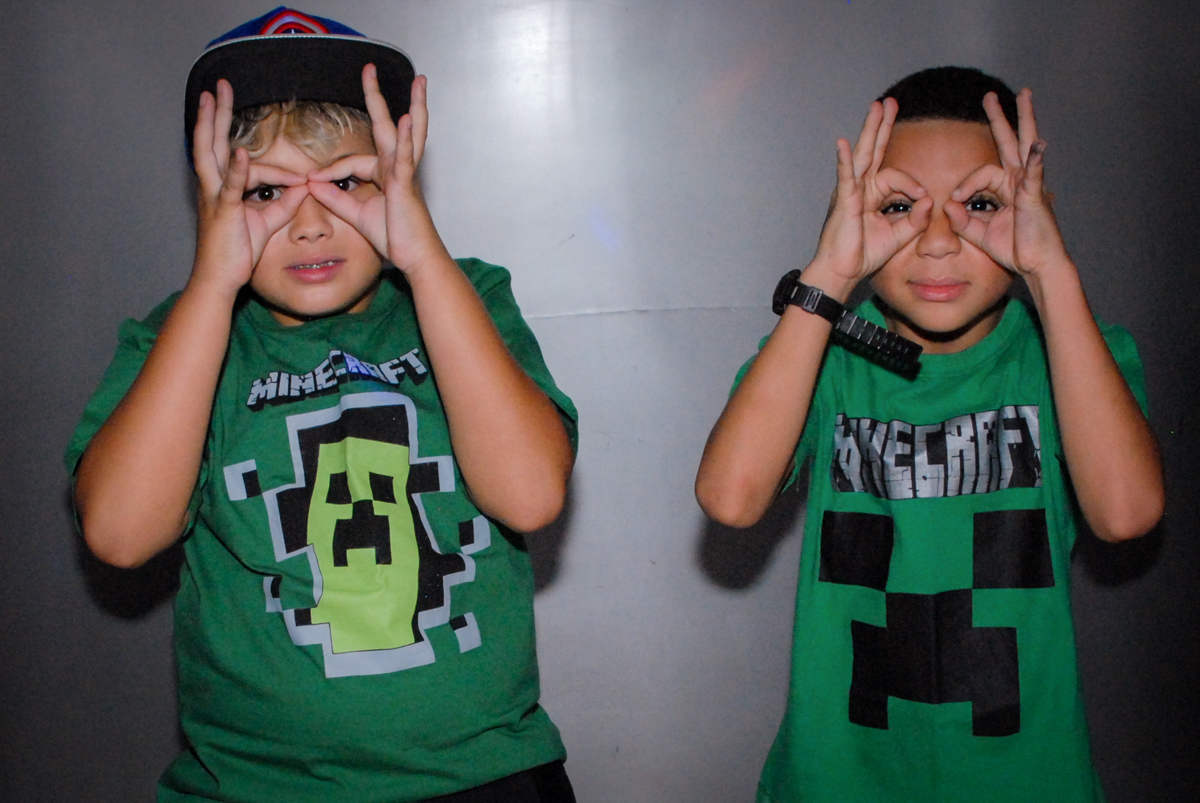 hora decantar o parabéns na Festa infantil, festa de Vinícius 10 anos tema da mesa minicraft, no Buffet Fábrica da Alegria, Morumbi,SP