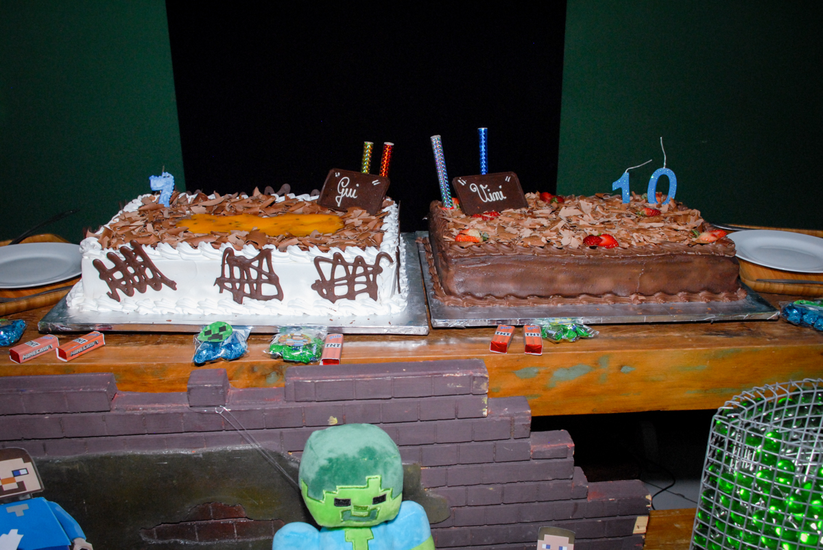 volo decorado na Festa infantil, festa de Vinícius 10 anos tema da mesa minicraft, no Buffet Fábrica da Alegria, Morumbi,SP