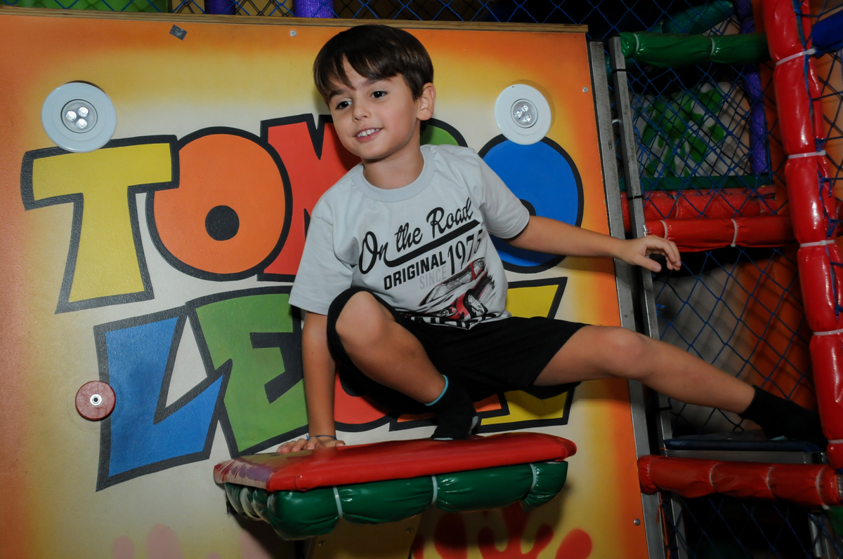 bagunça no tombo legal  no Buffet Gato Sapeca, Osasco, SP, festa de aniversário, Inês 5 anos, tema da festa princesas.