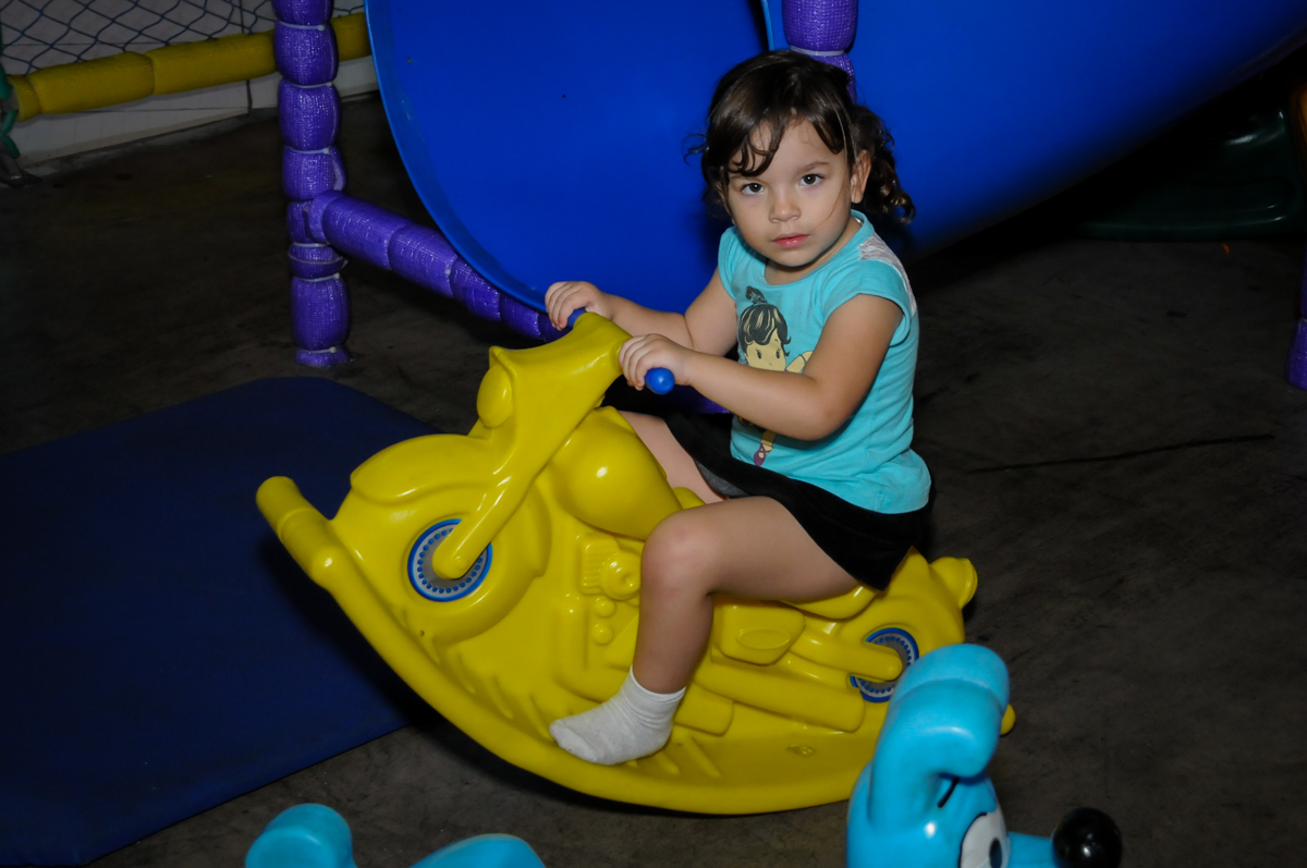 bom estar no cavalinho no Buffet Gato Sapeca, Osasco, SP, festa de aniversário, Inês 5 anos, tema da festa princesas.