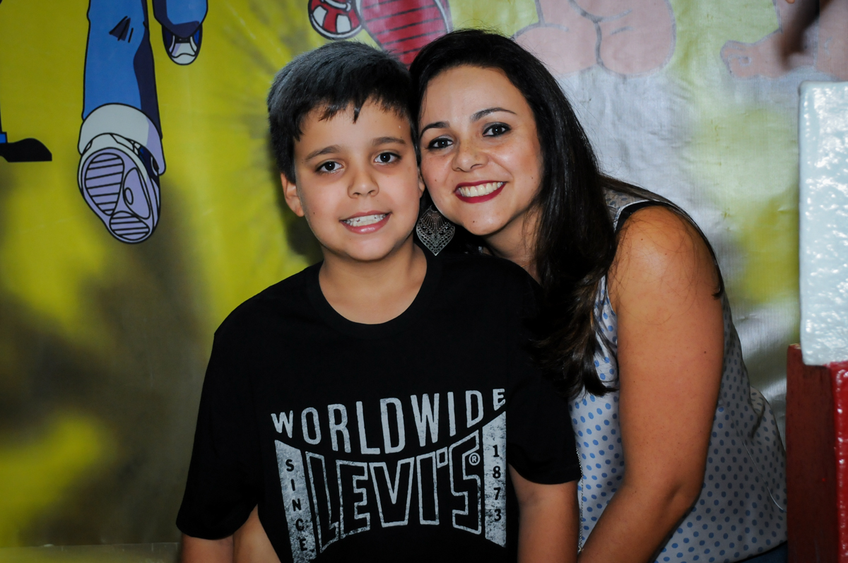 fotografia mãe e filho no Festa infantil fotografia infantil aniversário de Arthur 10 anos e Marina 8 anos, buffet Magic Joy, Saude, SP, tema da festa cartoon