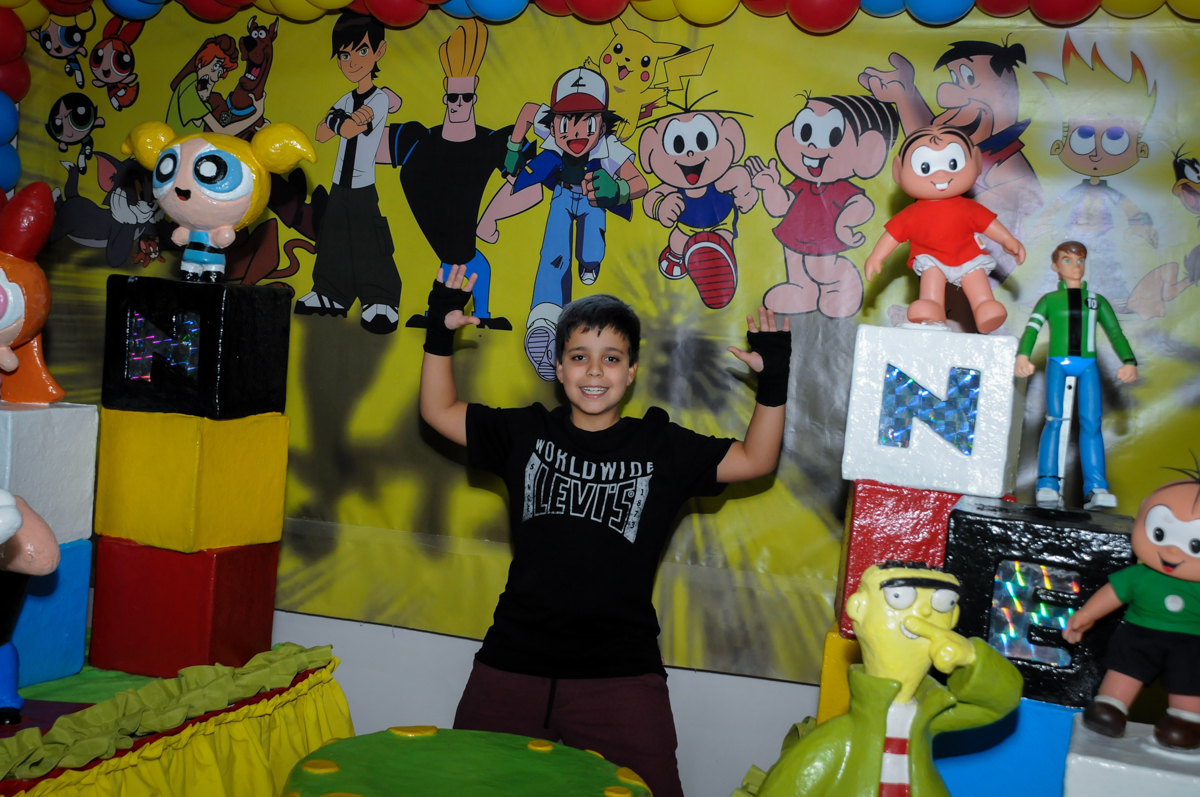 fotografia d aniversariante na Festa infantil fotografia infantil aniversário de Arthur 10 anos e Marina 8 anos, buffet Magic Joy, Saude, SP, tema da festa cartoon