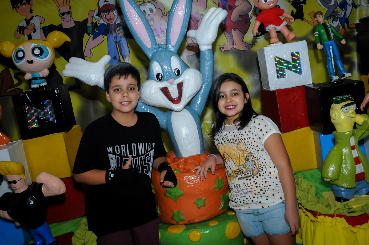 fotografia na mesa decorada na Festa infantil fotografia infantil aniversário de Arthur 10 anos e Marina 8 anos, buffet Magic Joy, Saude, SP, tema da festa cartoon