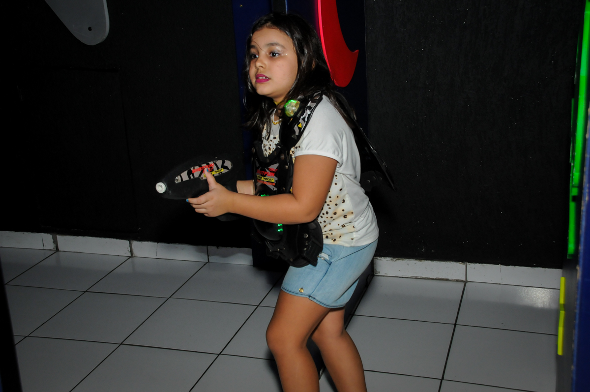 brincando na arena lazer na Festa infantil fotografia infantil aniversário de Arthur 10 anos e Marina 8 anos, buffet Magic Joy, Saude, SP, tema da festa cartoon