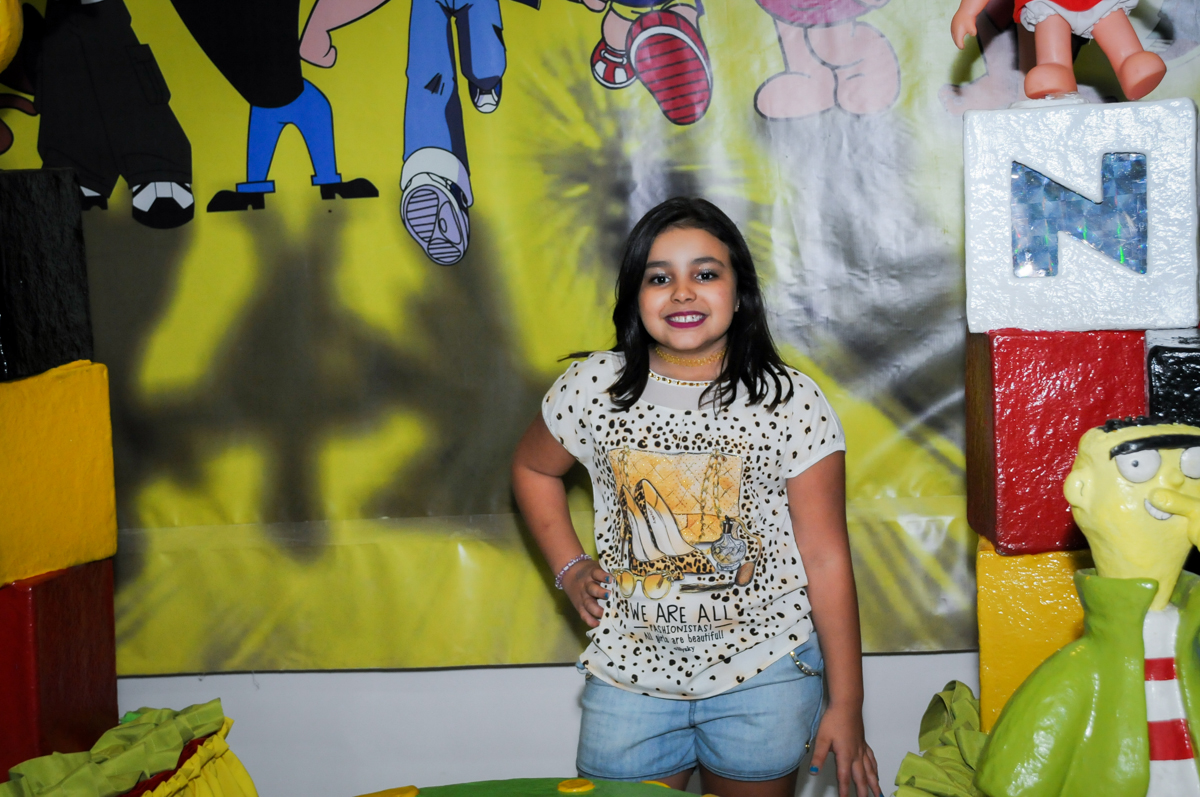 fotografia da aniversariante na Festa infantil fotografia infantil aniversário de Arthur 10 anos e Marina 8 anos, buffet Magic Joy, Saude, SP, tema da festa cartoon