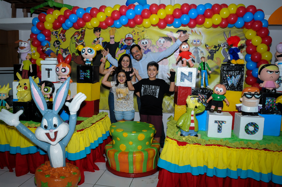 fotografia da família na Festa infantil fotografia infantil aniversário de Arthur 10 anos e Marina 8 anos, buffet Magic Joy, Saude, SP, tema da festa cartoon