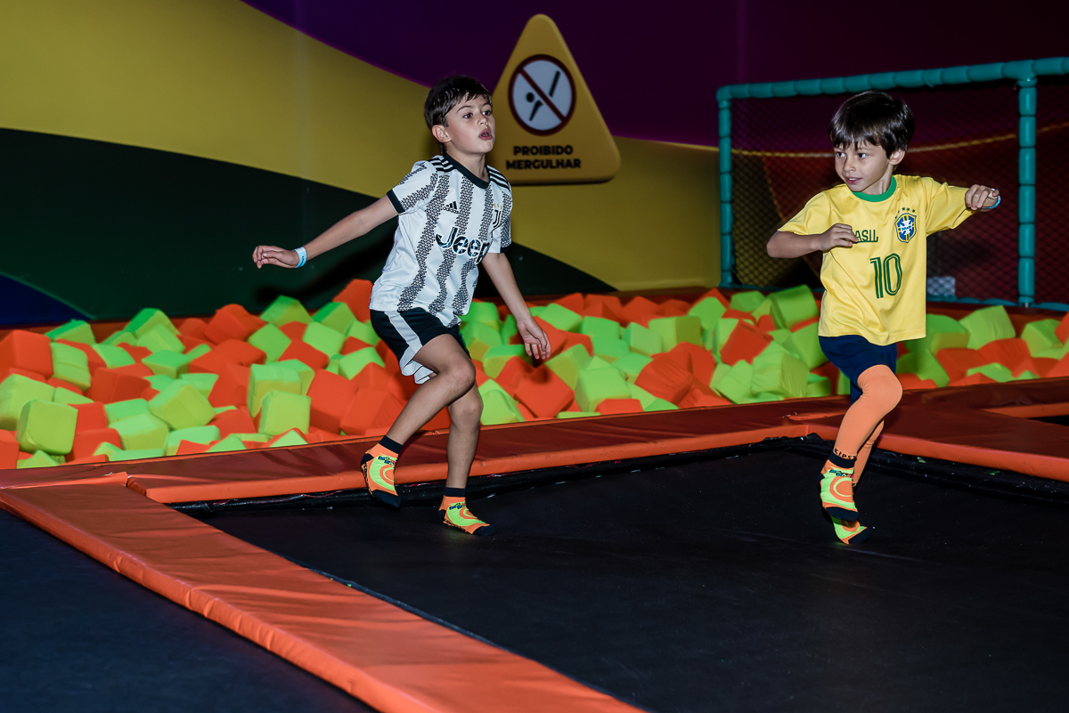 o pula pula é um dos brinquedos preferidos das crianças