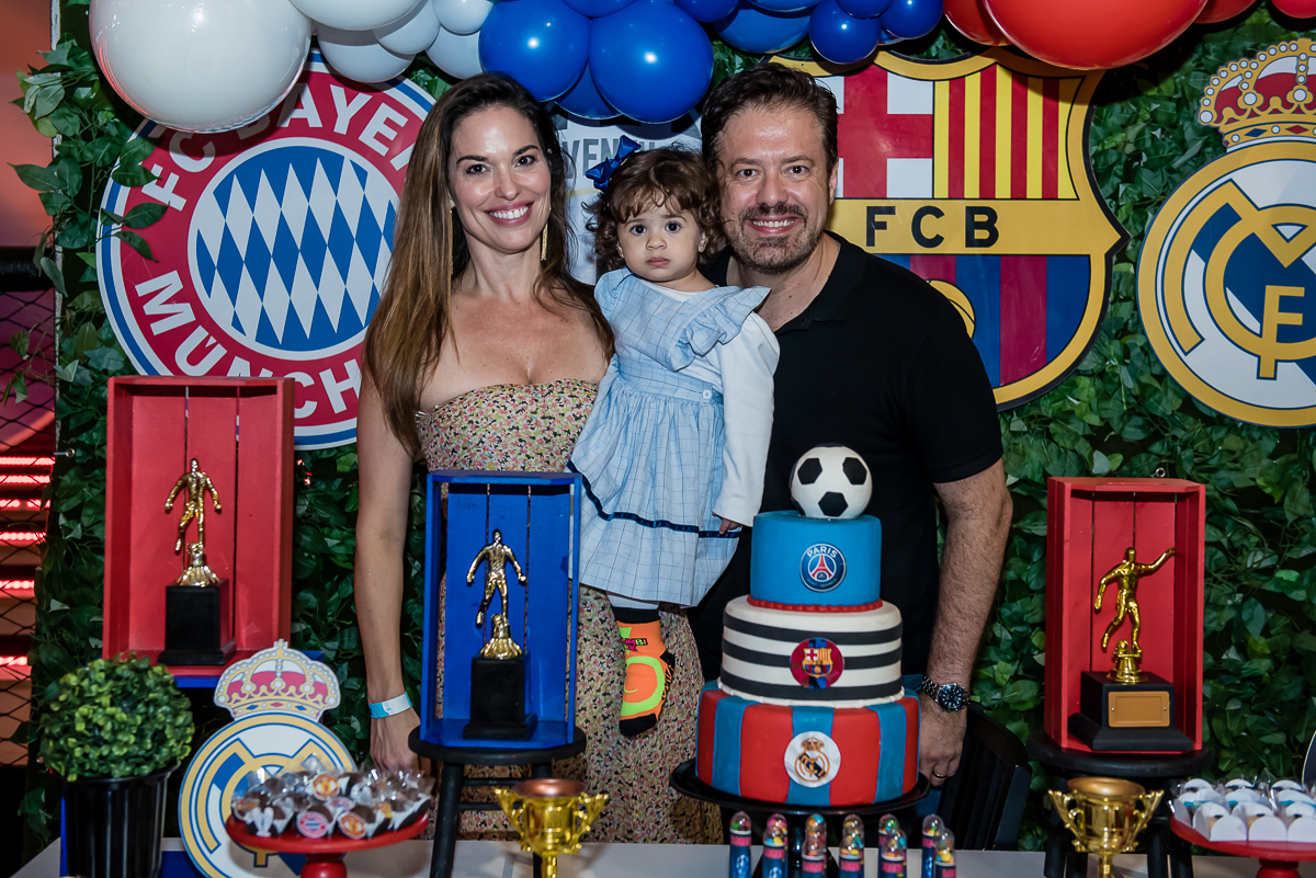 a irmãzinha também foto na mesa decorada