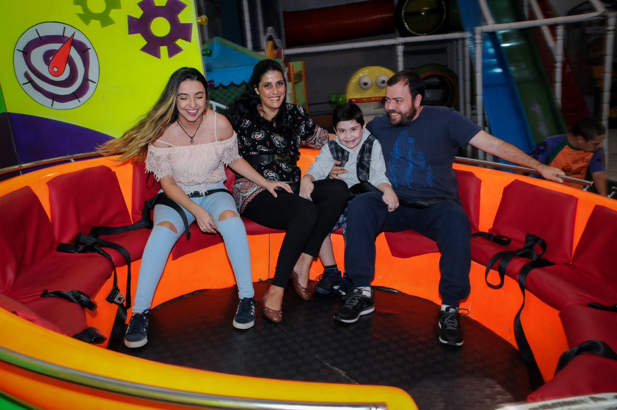 brincando no labamba no Buffet infantil  Fábrica da Alegria, osaco, SP, fotografia infantil do aniversário de Adrian 7 anos, tema da festa Iron Man