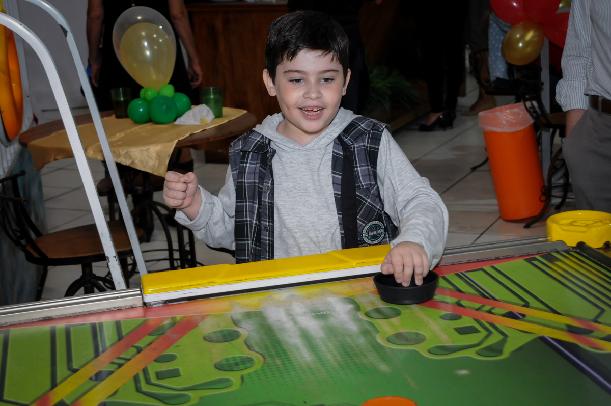 mais futebol no Buffet infantil  Fábrica da Alegria, osaco, SP, fotografia infantil do aniversário de Adrian 7 anos, tema da festa Iron Man