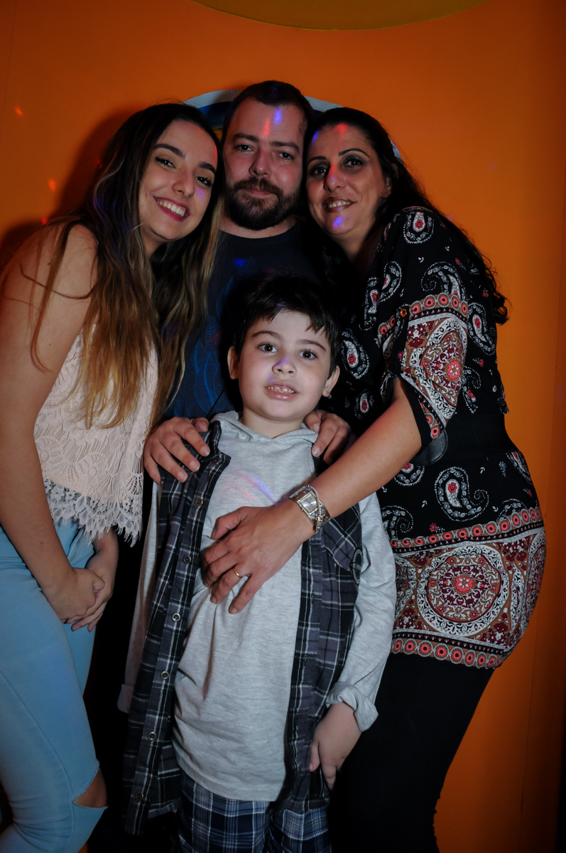 preparando para o parabéns no Buffet infantil  Fábrica da Alegria, osaco, SP, fotografia infantil do aniversário de Adrian 7 anos, tema da festa Iron Man