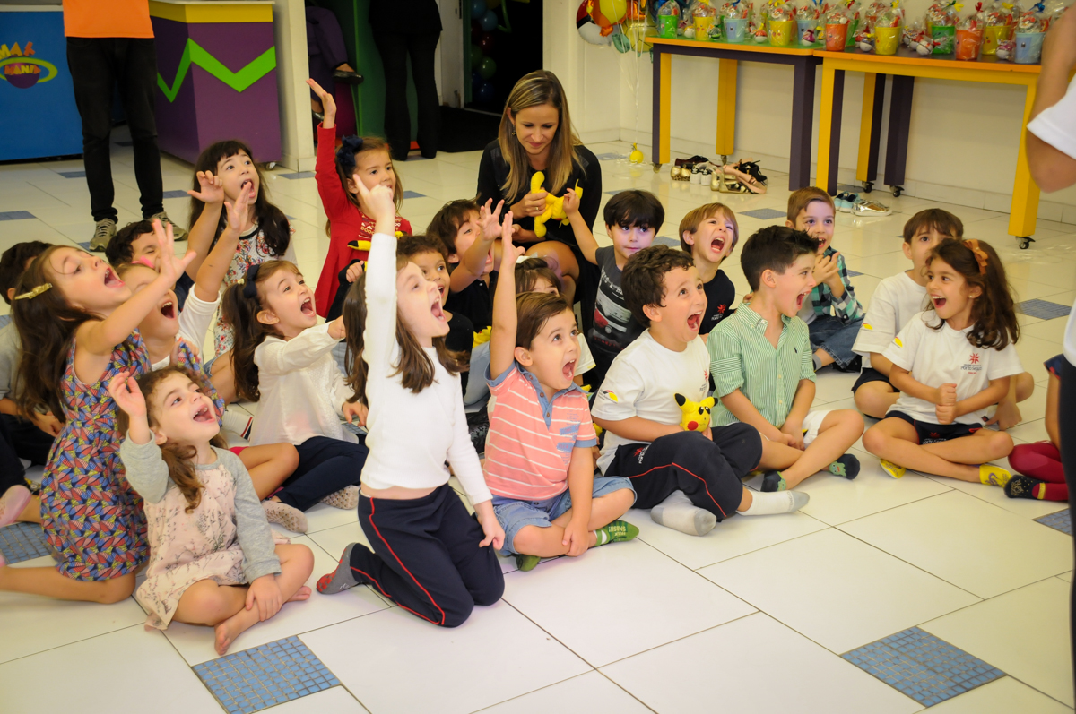 hora-do-show-no-Buffet-max-mania-panambi-são-paulo-festa-infantil-aniversário-davi-5-anos-tema-da-festa-poken-mon