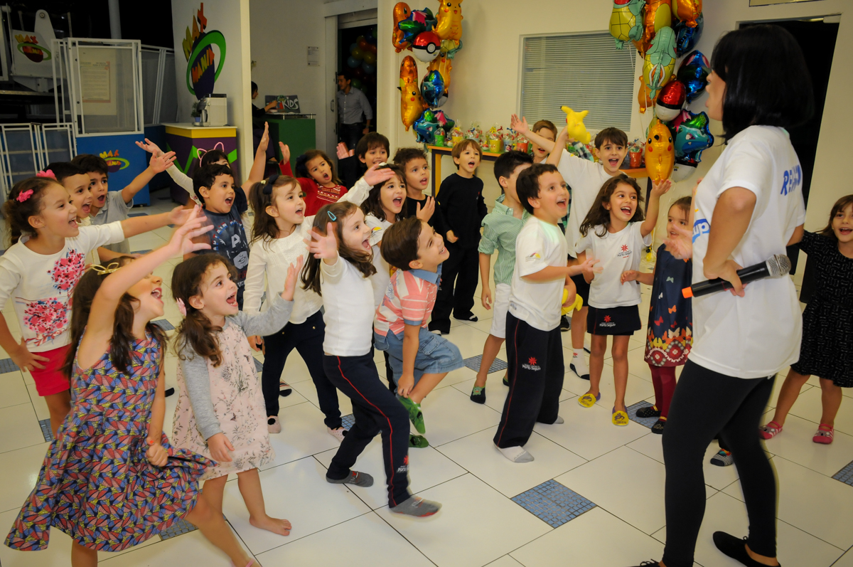 brincadeiras-divertidas-no-Buffet-max-mania-panambi-são-paulo-festa-infantil-aniversário-davi-5-anos-tema-da-festa-poken-mon