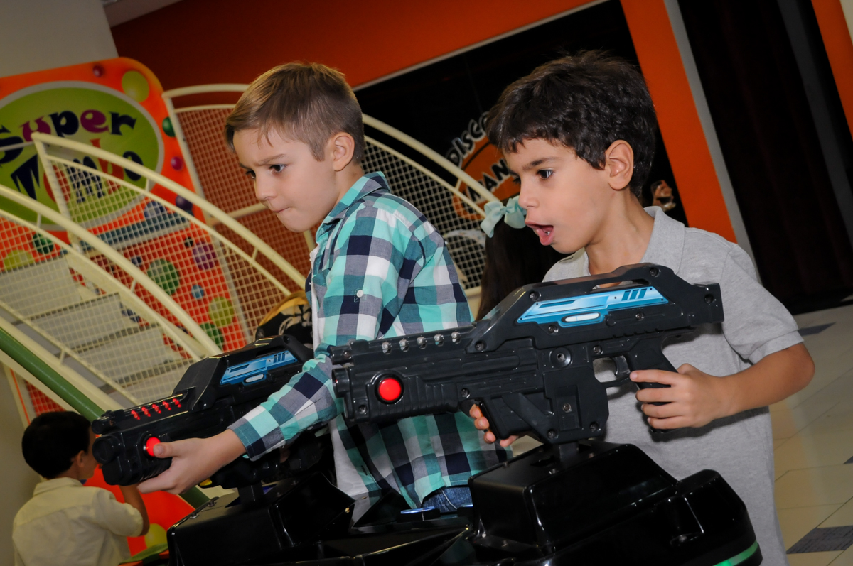 jogo-de-game-animado-no-Buffet-max-mania-panambi-são-paulo-festa-infantil-aniversário-davi-5-anos-tema-da-festa-poken-mon