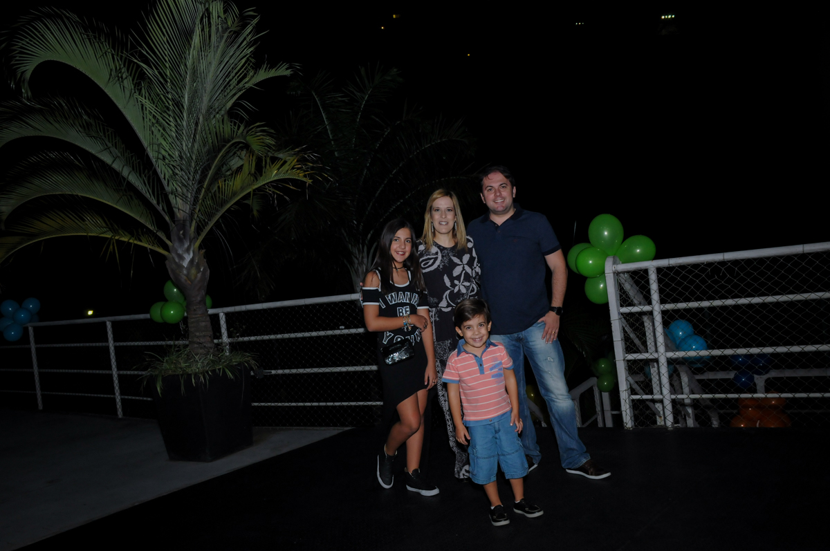 entrada-da-família-no-Buffet-max-mania-panambi-são-paulo-festa-infantil-aniversário-davi-5-anos-tema-da-festa-poken-mon