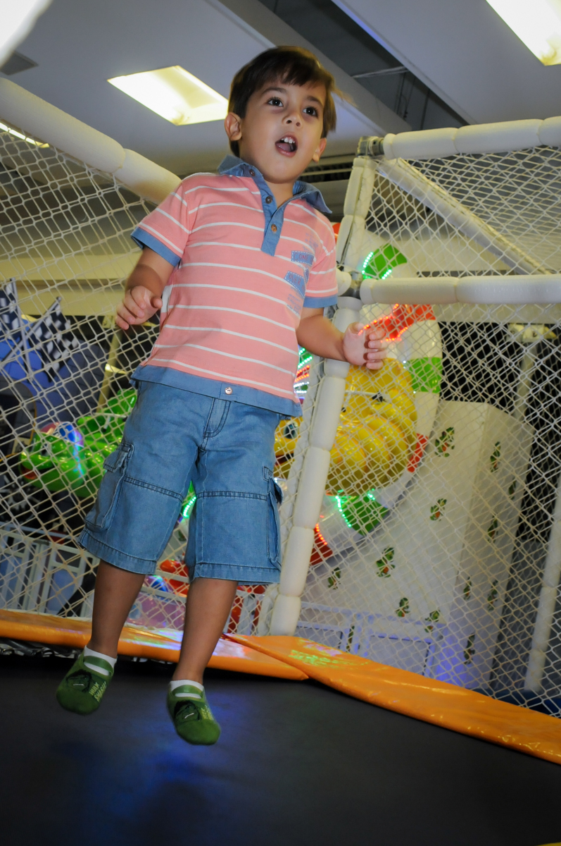 animação-na-cama-elástica-no-Buffet-max-mania-panambi-são-paulo-festa-infantil-aniversário-davi-5-anos-tema-da-festa-poken-mon