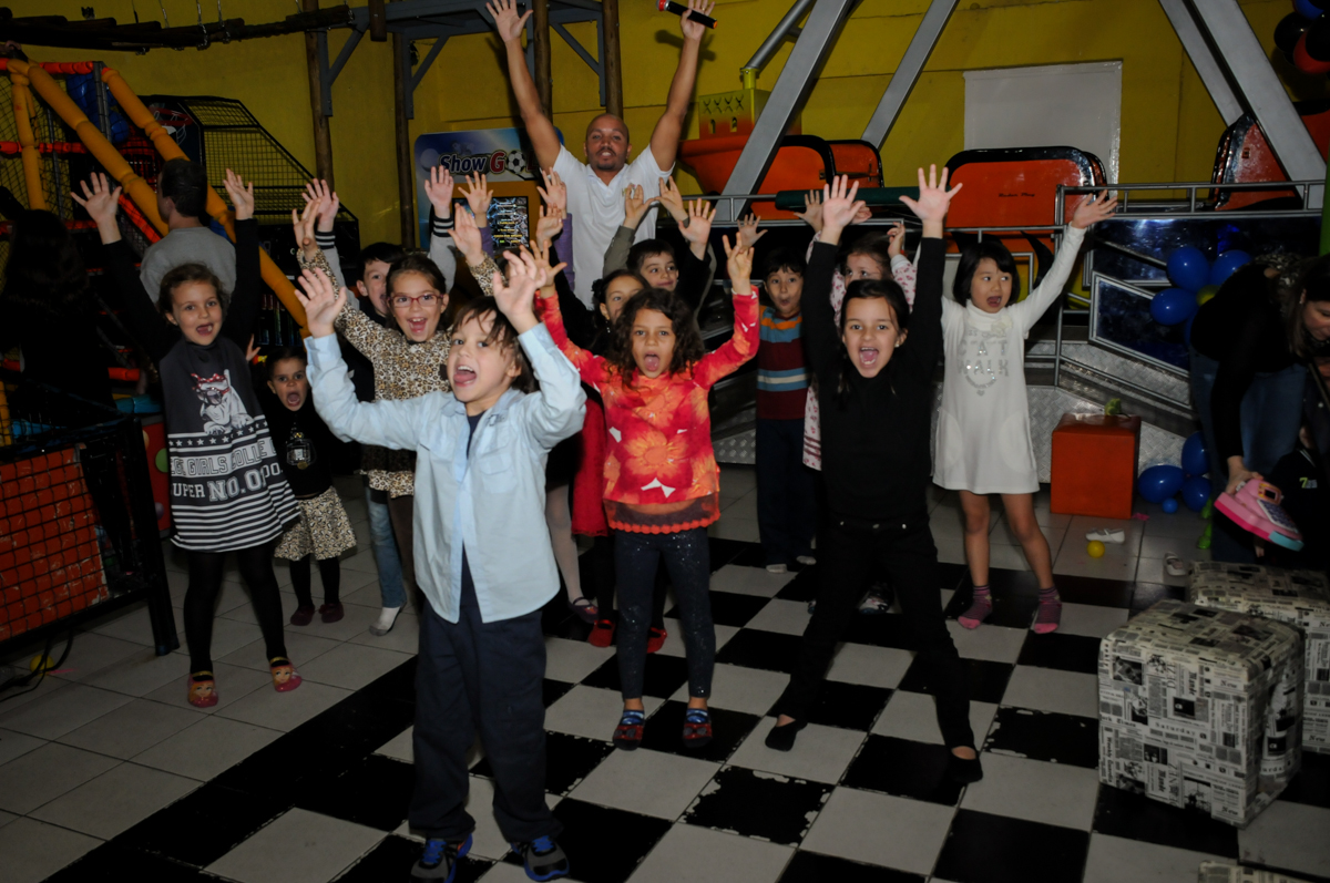 show-animado-no-buffet-doce-mel-kids-fotografia-fimagem-infantil-aniversario-isabella-7-anos-tema-da-festa-lad-bug