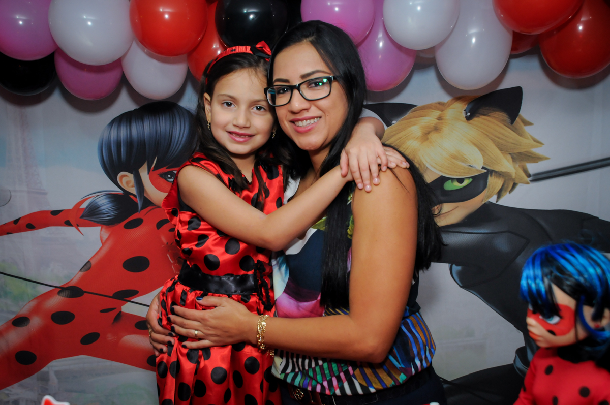 final-da-festa-no-buffet-doce-mel-kids-fotografia-fimagem-infantil-aniversario-isabella-7-anos-tema-da-festa-lad-bug