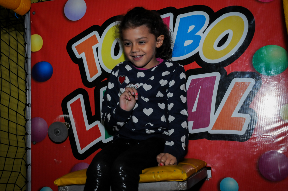 brincando-no-tombo-legal-no-buffet-doce-mel-kids-fotografia-fimagem-infantil-aniversario-isabella-7-anos-tema-da-festa-lad-bug