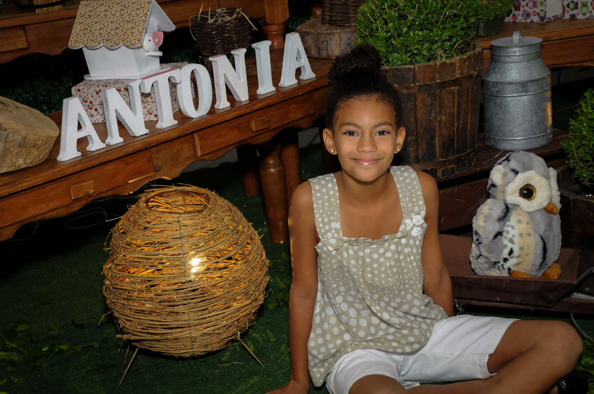 mais-fotografia-da-neta-no- buffet-fabrica-da-alegria-osasco-sao-paulo-sp-fotografia-adulto-tema-corujas-aniversario-antonia-70-anos