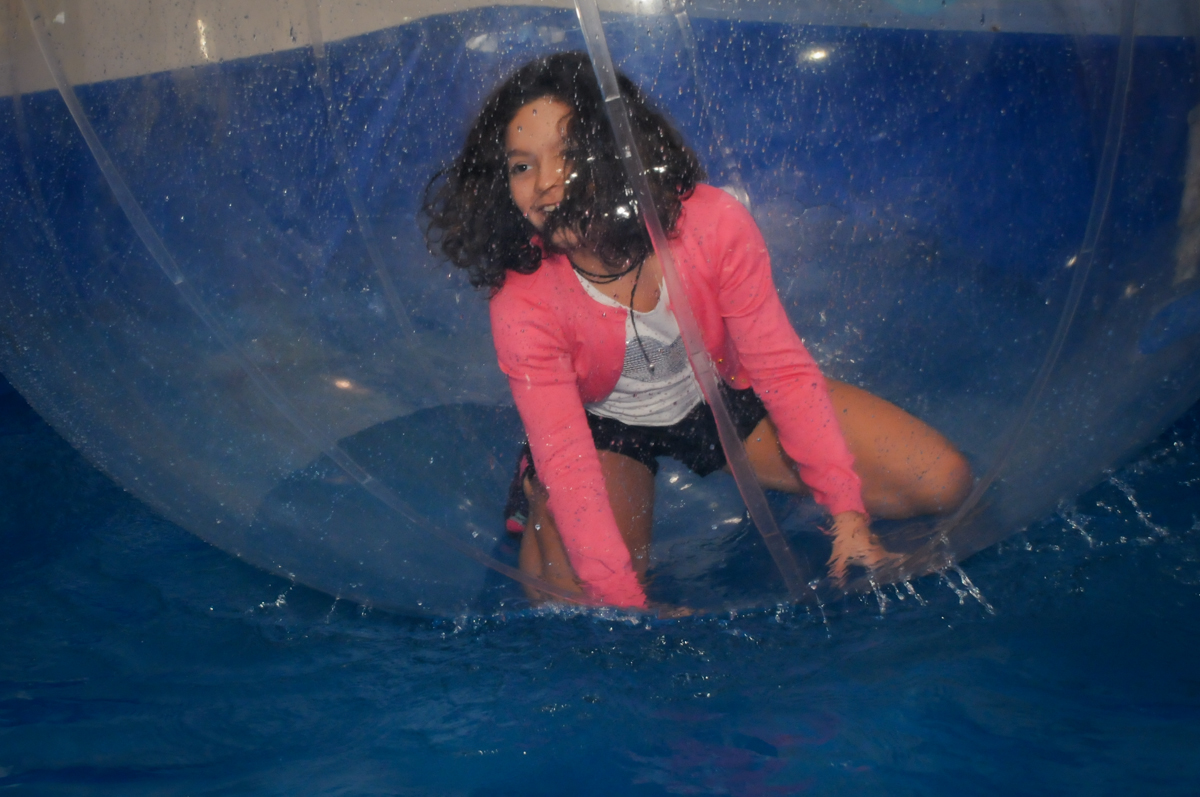 brincadeiras-na-aquabol-no- buffet-fabrica-da-alegria-osasco-sao-paulo-sp-fotografia-adulto-tema-corujas-aniversario-antonia-70-anos