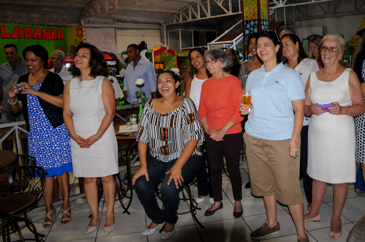 todos-assistem-show-dos-trovadores-no- buffet-fabrica-da-alegria-osasco-sao-paulo-sp-fotografia-adulto-tema-corujas-aniversario-antonia-70-anos