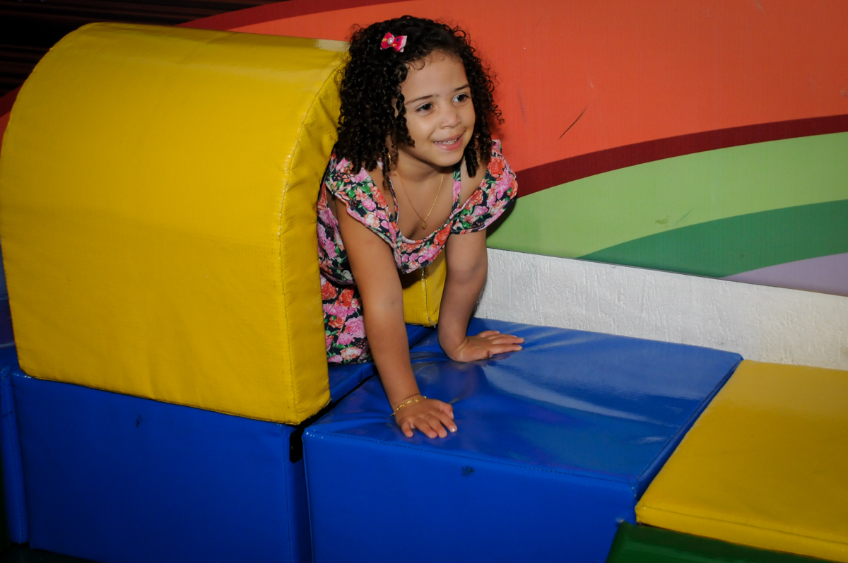 area-baby-divertida-no- buffet-fabrica-da-alegria-osasco-sao-paulo-sp-fotografia-adulto-tema-corujas-aniversario-antonia-70-anos