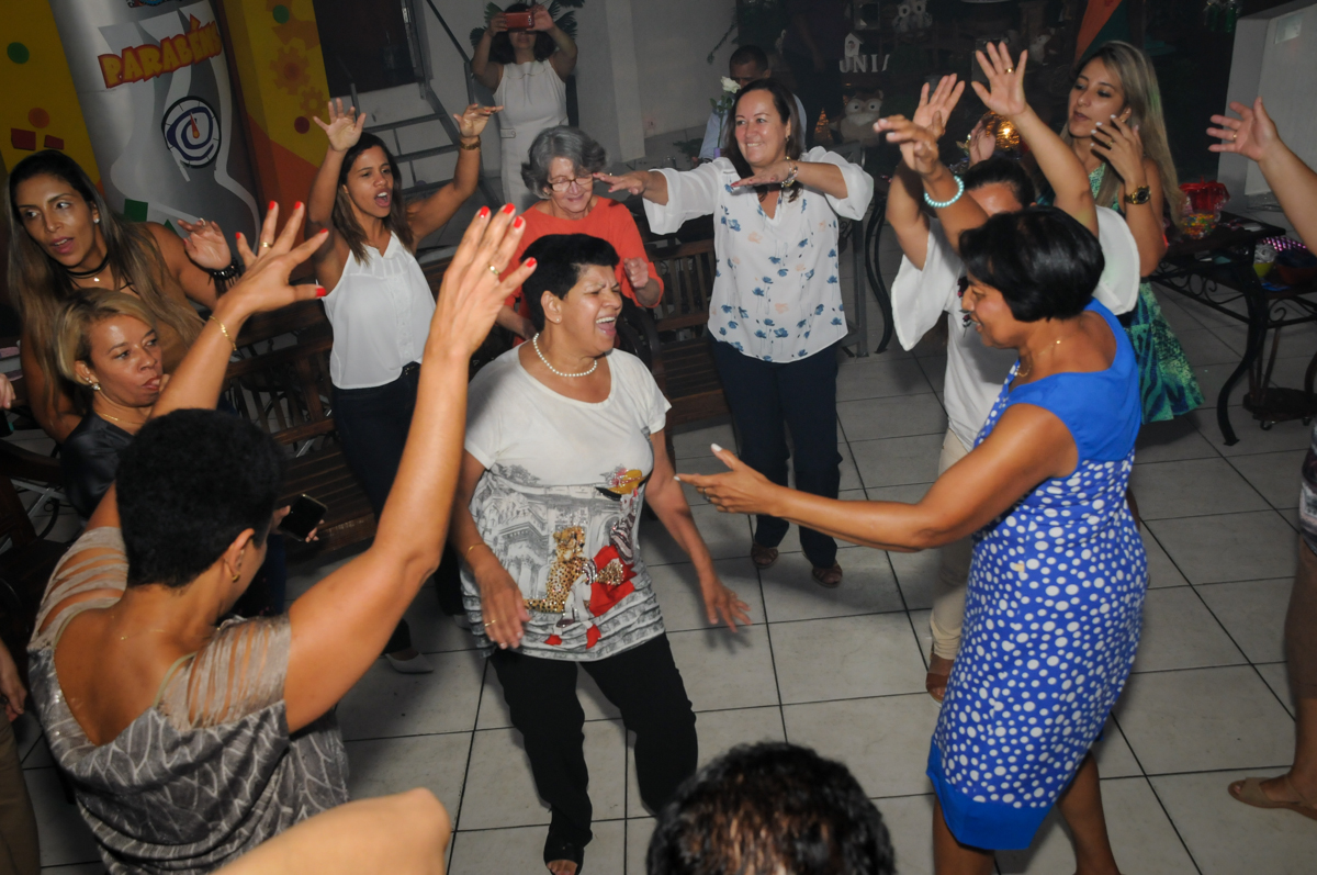 balada-animada-no- buffet-fabrica-da-alegria-osasco-sao-paulo-sp-fotografia-adulto-tema-corujas-aniversario-antonia-70-anos