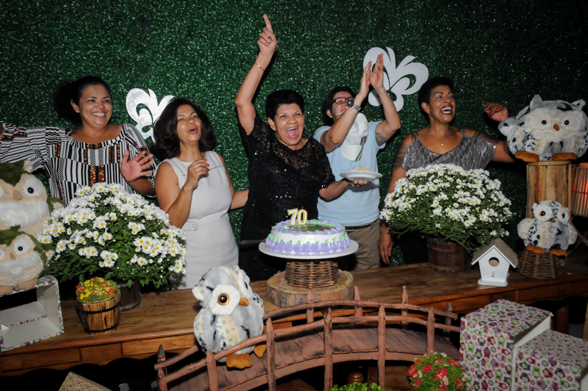 parabens-nimado-no- buffet-fabrica-da-alegria-osasco-sao-paulo-sp-fotografia-adulto-tema-corujas-aniversario-antonia-70-anos