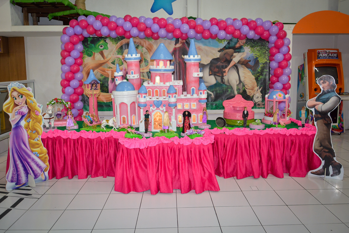 mesa-decorada-no-buffet-magic-joy-saude-sao-paulo-sp-fotografia-infantil-aniversario-de-isadora-6-anos-tema-da-festa-rapunzel