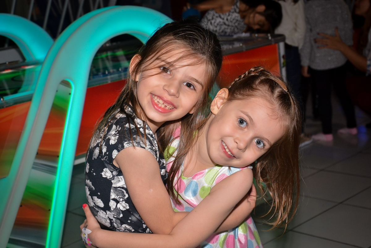 abraço-gostoso-nobuffet-magic-joy-saude-sao-paulo-sp-fotografia-infantil-aniversario-de-isadora-6-anos-tema-da-festa-rapunzel